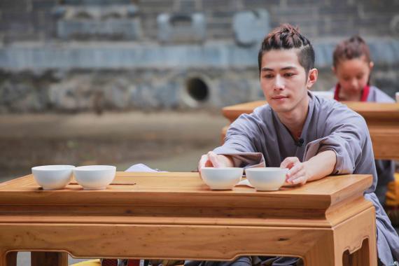 播出的最新一期《放开我北鼻》：陈学冬和北鼻们登上了少林寺学武功