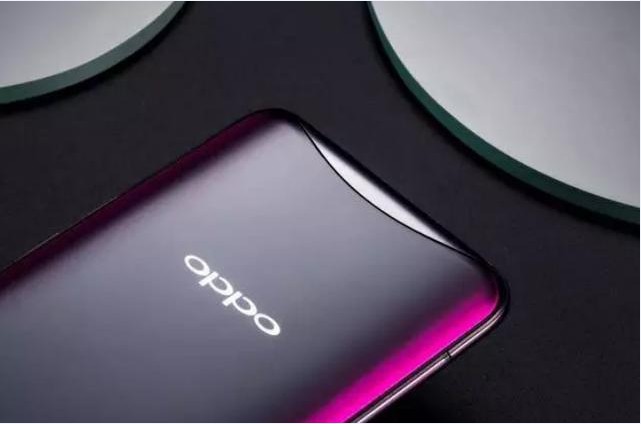 概念图设计师推特公布OPPO R17渲染图：“V领”留海设计太惹眼