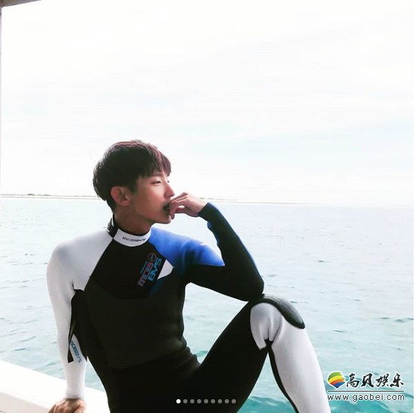 李准基晒出潜水照片：不忘嘱咐炎热夏天潜水要注意安全！非常的贴心