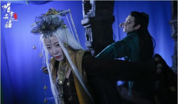 《媚者无疆》热播中：迅速成为热点话题，引发观众讨论，好评不断