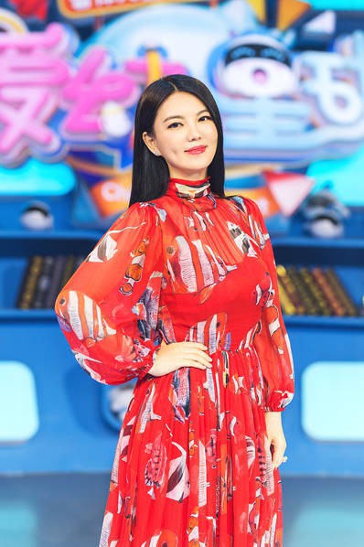李湘参与某节目录制活动：瘦身成功比之前清瘦不少，气场丝毫不少