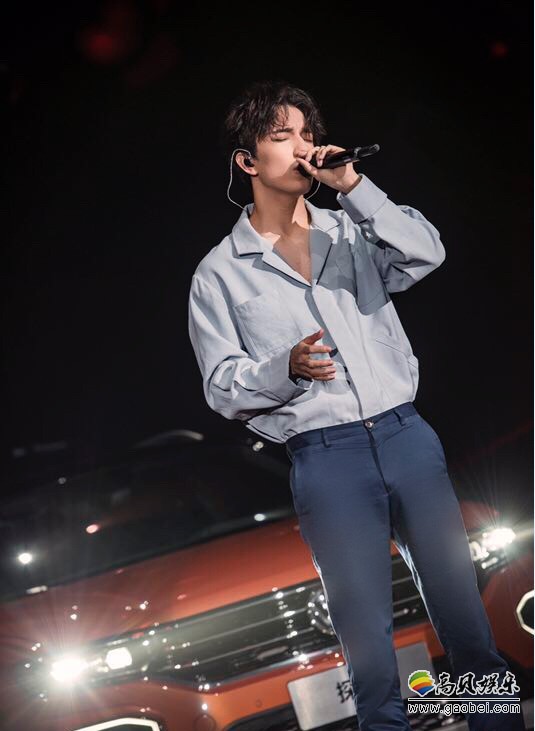 迪玛希出席某品牌新车上市发布会：连续两天现身，带来了多首歌曲