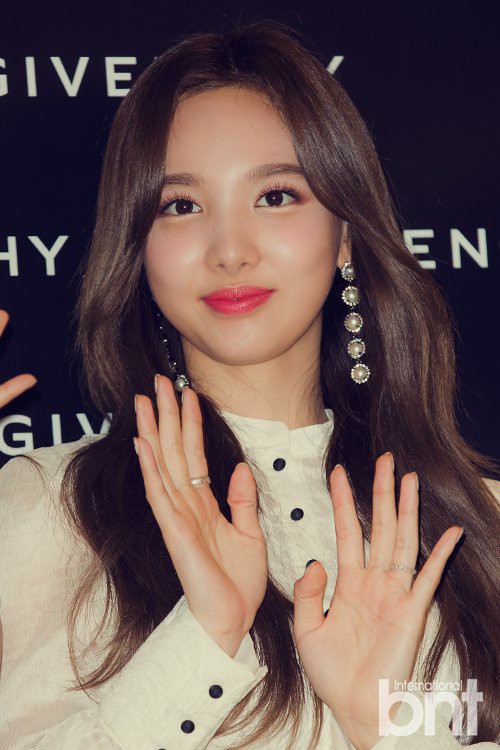 林娜琏、俞定延、金多贤出席时尚品牌举行的活动