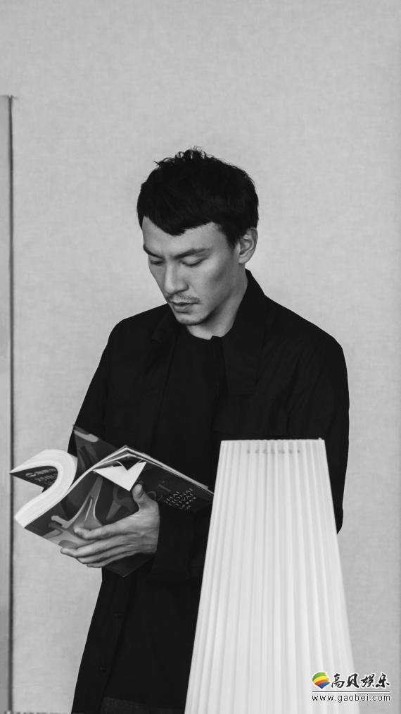 张震上海电影节期间幕后照曝光:表示希望走出舒适圈探索更多可能性 张震上海电影节期间幕后照曝光:表示希望走出舒适圈探索更多可能性