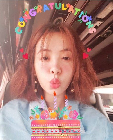 蔡依林晒出一组卡通贴纸自拍：做出各种表情！呆萌可爱，少女心十足