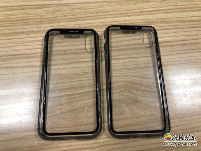 数码博主微博放出6.5英寸和6.1英寸两款苹果iPhone手机前面板对比图