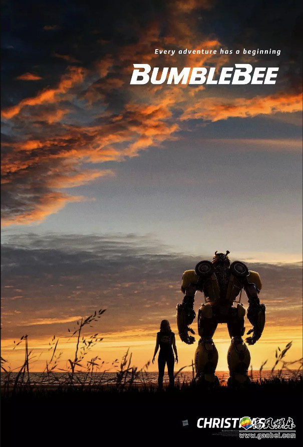 《变形金刚》电影《大黄蜂》公布最新海报剧照：和美少女月下相望