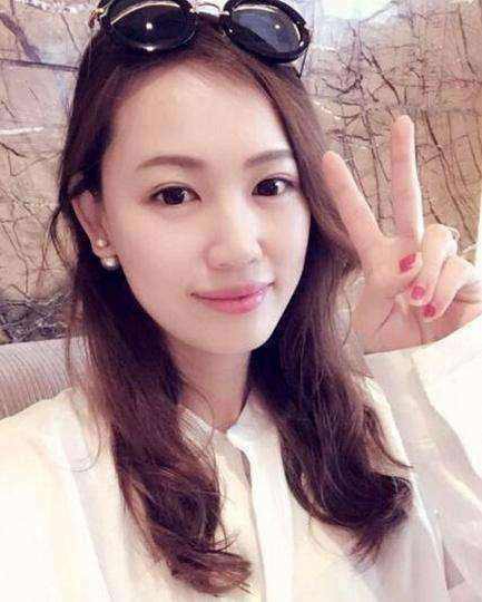 马蓉32岁生日其好友晒出马蓉朋友圈庆生动态并送上了生日的祝福