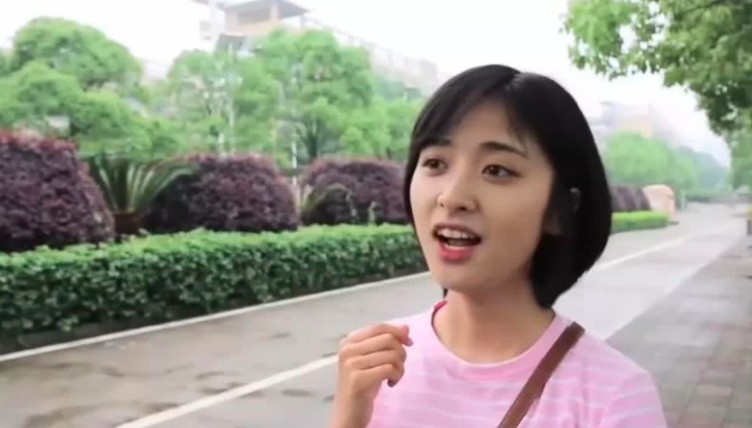 沈月参加湖南台《夏日甜心》旧照：齐耳短发，青春洋溢，十分可爱