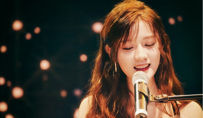 陈意涵出席2018 Idol Live Show全能偶像演唱会：尽显出色舞台魅力