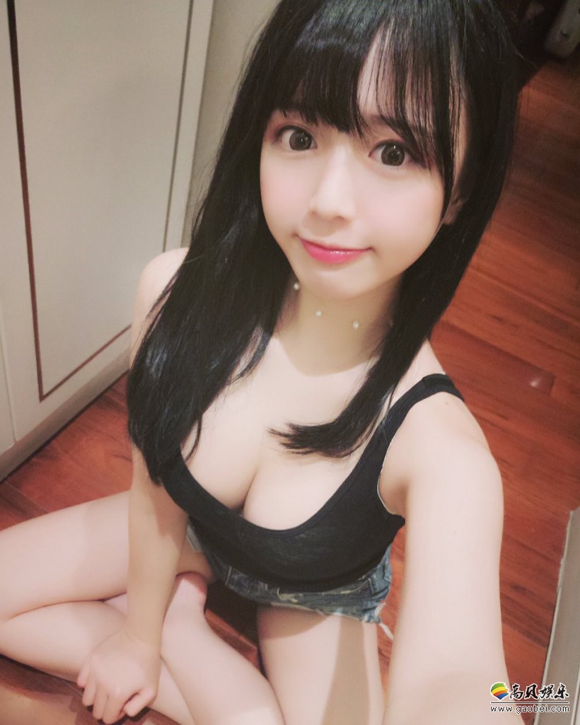 本次给大家分享国内小姐姐“real__yami”作品：软萌、有料、超可爱