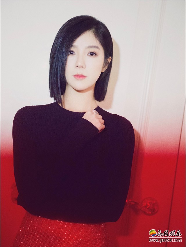 赵奕欢出席活动照曝光：纤细腰部和修长美腿，精致脸庞明艳动人
