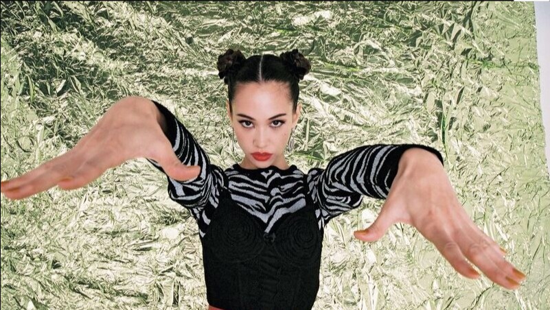 水原希子摩登造型登上了某杂志封面:怀旧与时髦兼具的时尚作品 水原希子摩登造型登上了某杂志封面:怀旧与时髦兼具的时尚作品