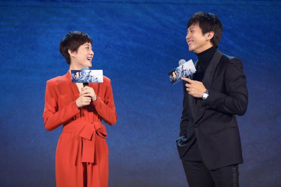 邓超、孙俪出席《影》北京首映礼：两人“卯足劲”为新片宣传造势