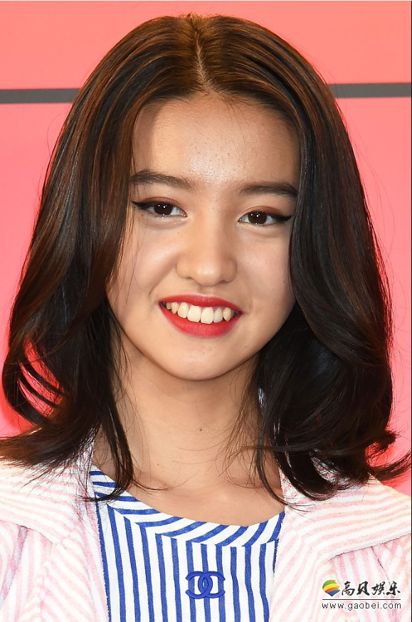 木村拓哉女儿木村光希出席品牌发布会：玩起下衣失踪，大秀逆天美腿