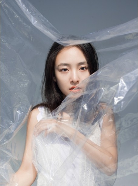 吴倩一组创意写真曝光：与古装造型截然相反的元气感！引发网友热议