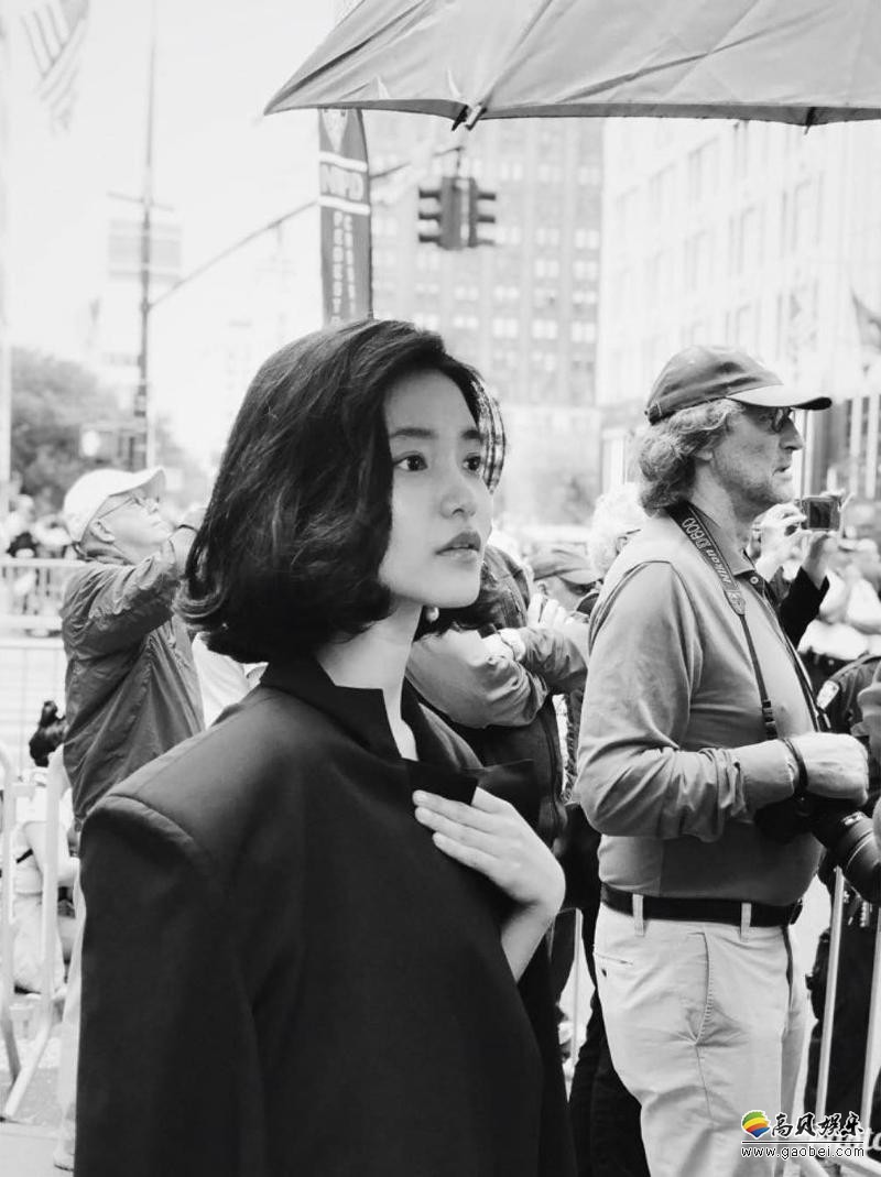 金泰梨远赴纽约参加品牌活动:黑白照反而衬托出浑身的