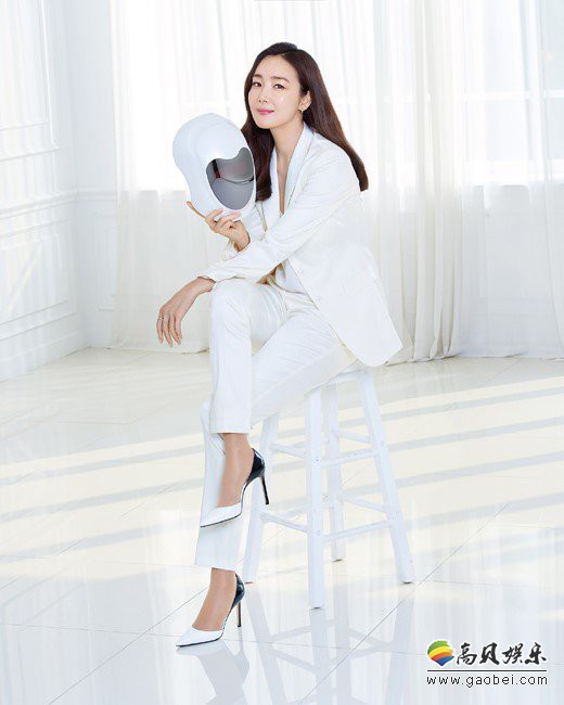 崔智友拍摄的最新宣传照网上曝光 不变的美丽容貌让粉丝羡慕