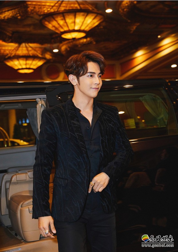 汪东城现身澳门时装周：Emporio Armani2018秋冬成衣时装秀现场