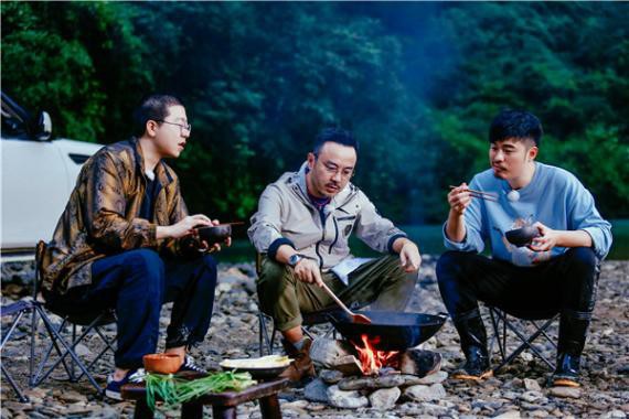 《野生厨房》重磅开播：首期节目中野生兄弟团去到了火锅之乡重庆