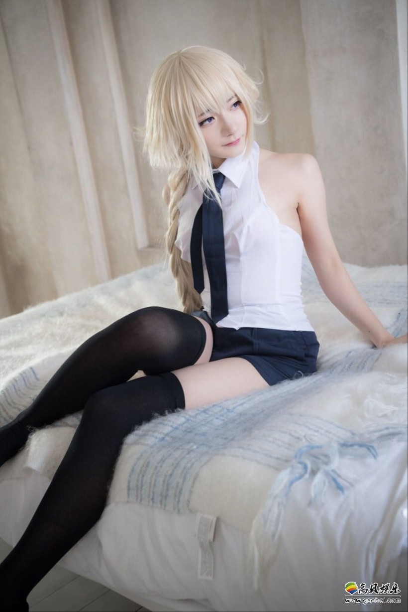 日本COSER小姐姐泳装《Fate》贞德COS美照：比起原作丝毫不逊色