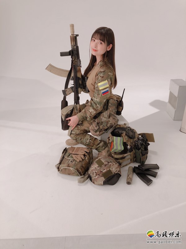上坂堇“月刊アームズマガジン杂志封面拍摄写真：博客更新花絮照