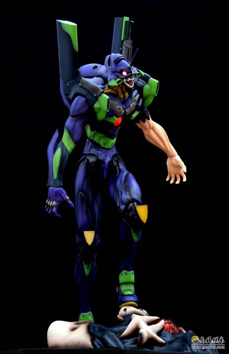 日本模型师《EVA》初号机成品展示图公开：眼睛和胸口搭载发光机能