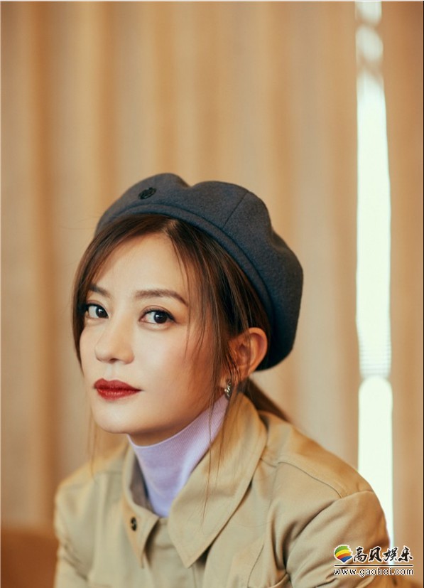 赵薇现身VogueFilm时装电影盛典：别致装束摩登抢眼，后现代感十足