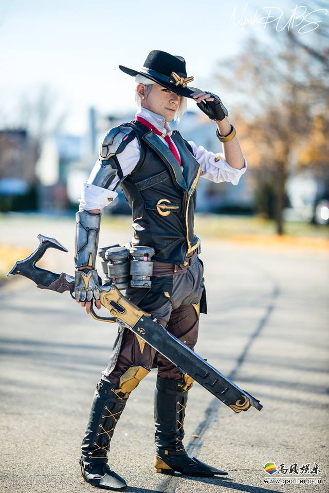 《守望先锋》新英雄艾什性转cosplay：美女摇身变美男！一样妖娆十足