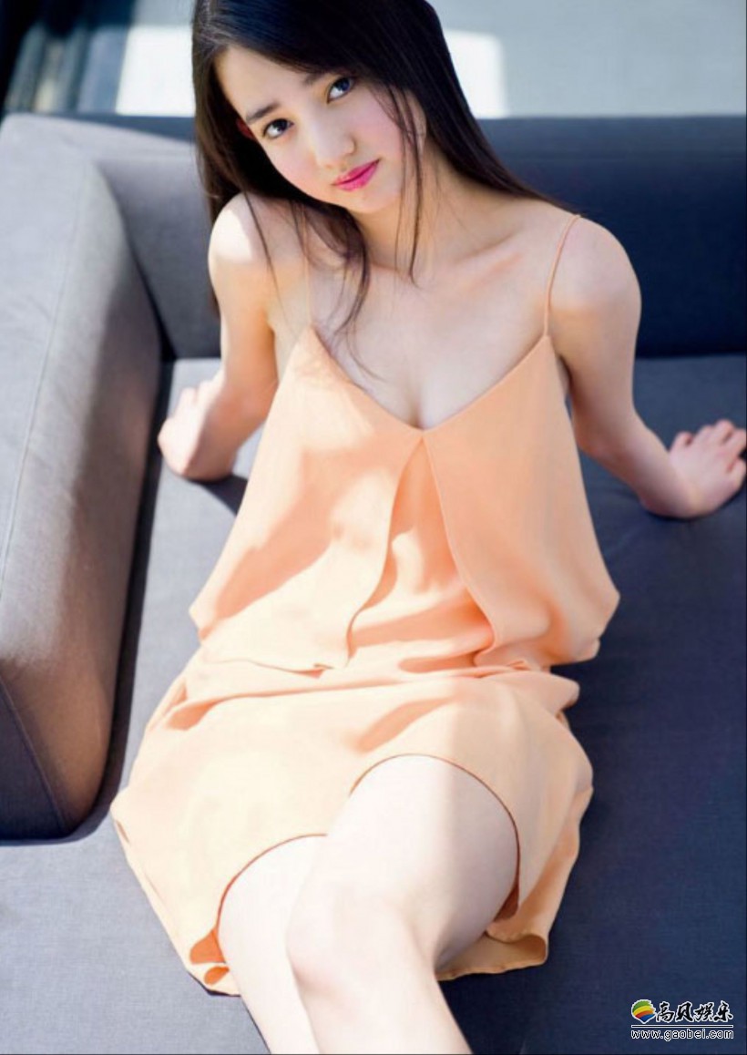 写真新星黑木丽奈：拥有九头身完美比例身材，而且长相也是甜美可人