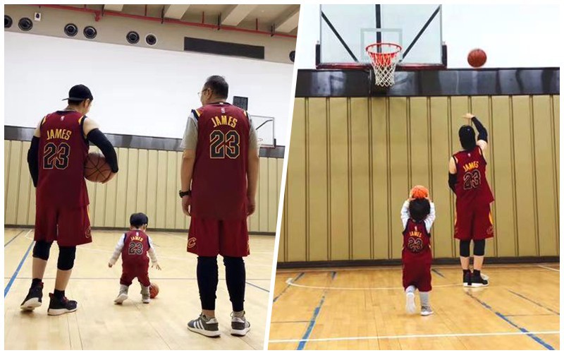 黄晓明晒出和爸爸、儿子打篮球照片：小海绵拍打“迷你篮球”乖巧可爱