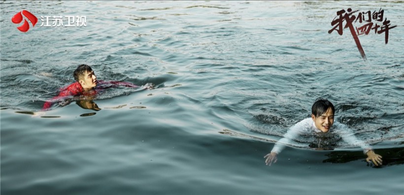 《我们的四十年》正在热播：金世佳与李茂出演的一段落水戏份引发关注