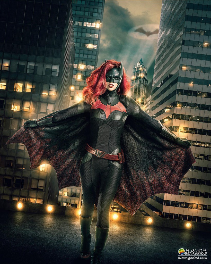 《娱乐周刊》曝蝙蝠女侠最新剧照：凯特·凯恩即将亮相CW联动集《异界》