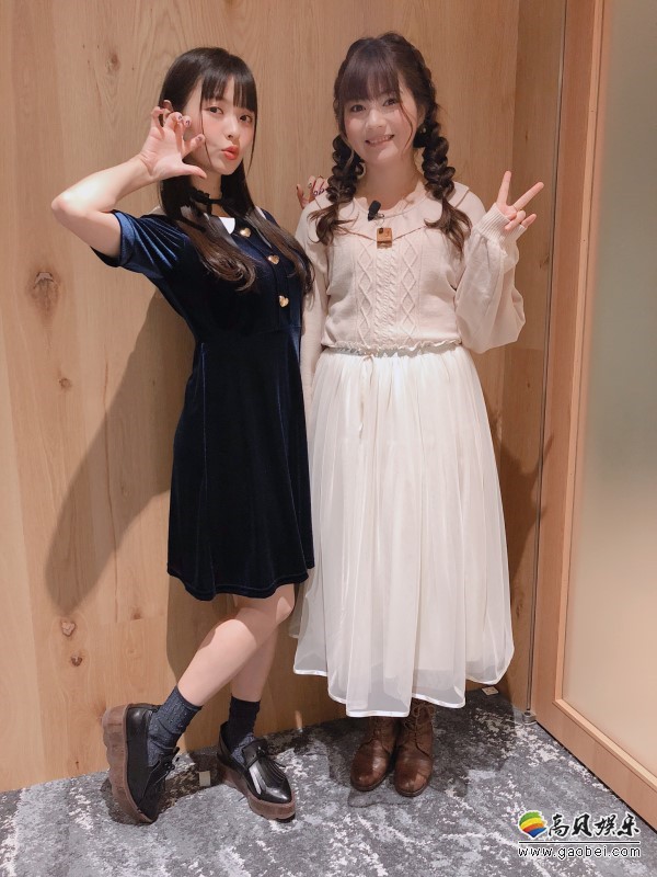 上坂堇参加一场NICO直播现场活动：她晒出了在幕后和明坂聪美合影照