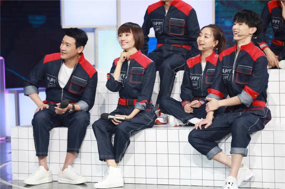 《风再起时》陆毅和袁泉合体登上快本舞台：为自己主演的新剧进行宣传