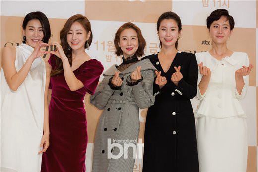 金土剧《Sky Castle》在首尔永登浦区时代广场举行了制作发布会