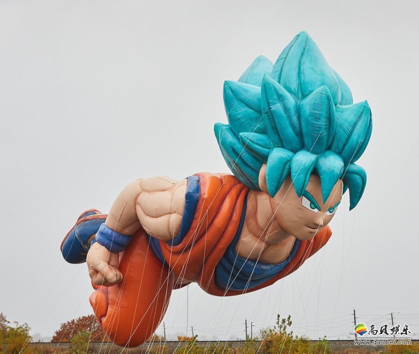 第92届梅西百货感恩节大游行《龙珠》主角悟空巨型气球以超蓝形态亮相