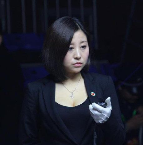 “最美台球裁判”吕帅希：穿着大胆惹争议！现在已不做裁判加入美国籍