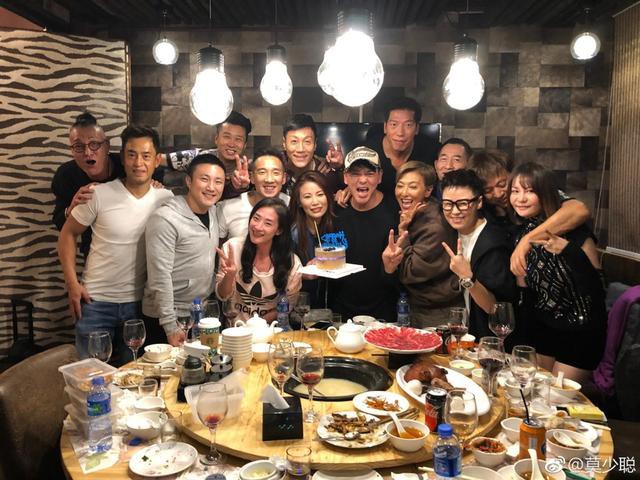 莫少聪晒出庆生照：好友卢惠光、张耀扬、林国斌、陈雅伦到场送出祝福
