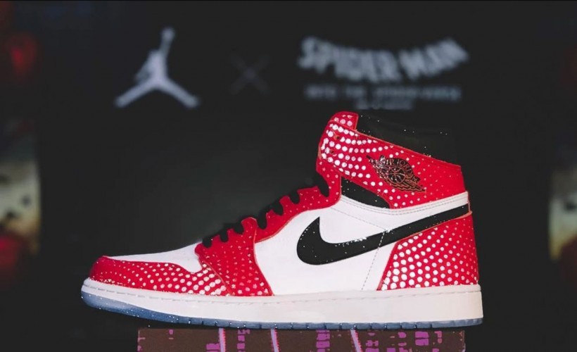 耐克新款Air Jordan 1运动鞋：经典红白黑配色，非常好看！小黑蛛同款