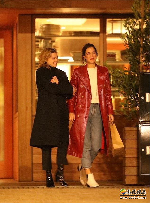 “超杀女”科洛·莫瑞兹与花花公子模特现身街头：两人高调拥吻“撒糖”