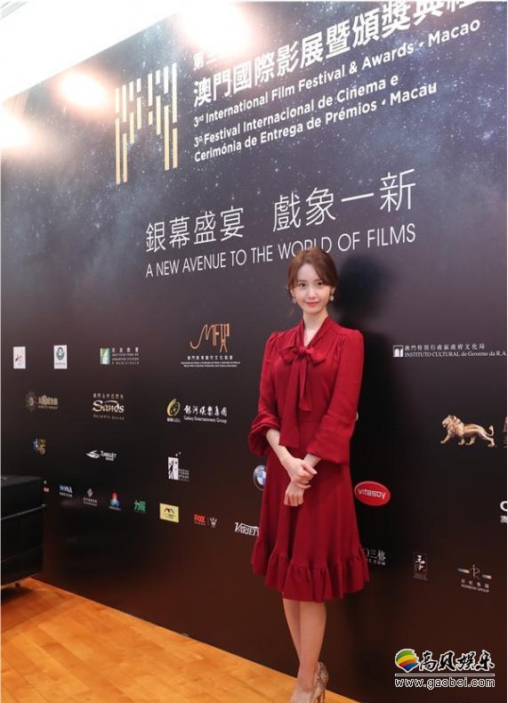 第三届澳门国际影展正式开幕：明星大使韩国明星林允儿红裙亮相发布会