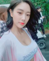 Clara身穿运动服 傲人的上围散发出让人无法抵御的性感魅力