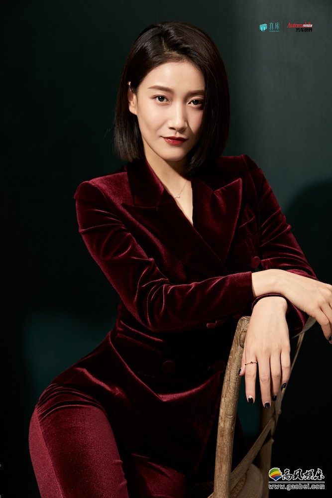 啜妮杂志冬日写真：展现着与以往不同的时尚新态度！各种造型轻松驾驭