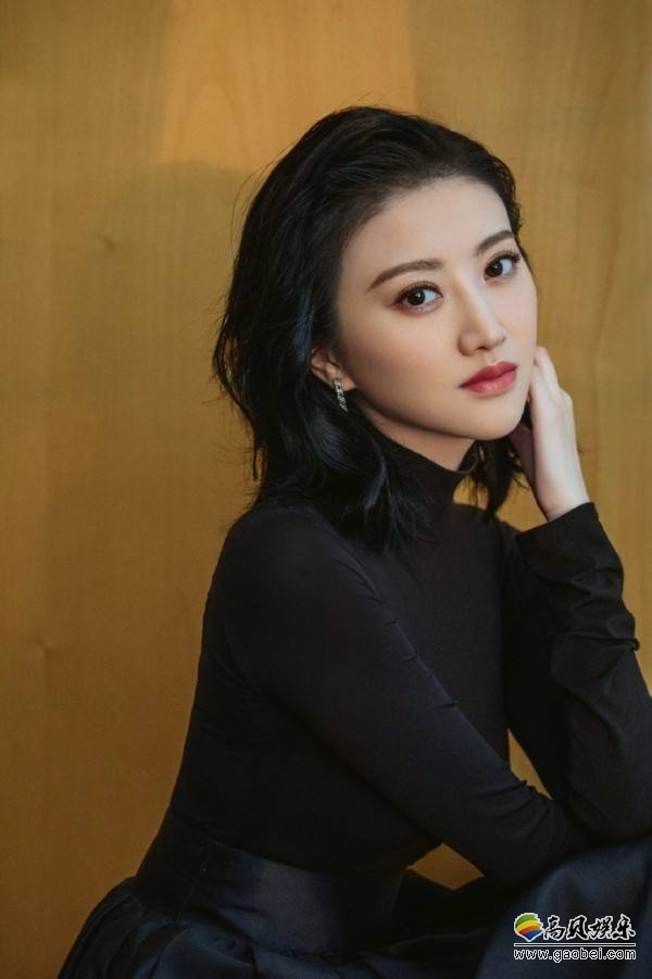 景甜自曝内情：妈妈看着我冷，但上红毯时不能穿秋裤的！也是太可爱了