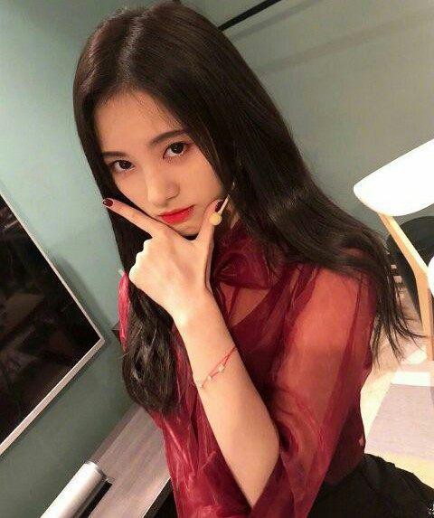 偶像实力派演员鞠婧祎“国民美少女”唱跳俱佳！穿衣非常具有时尚品位