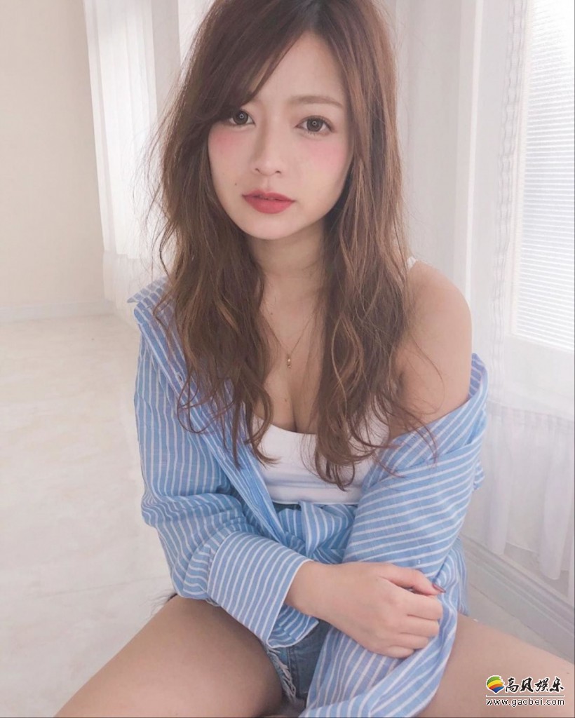 日韩混血妹纸：模样甜美！身材娇小却有着傲人上围，而且身材也相当棒