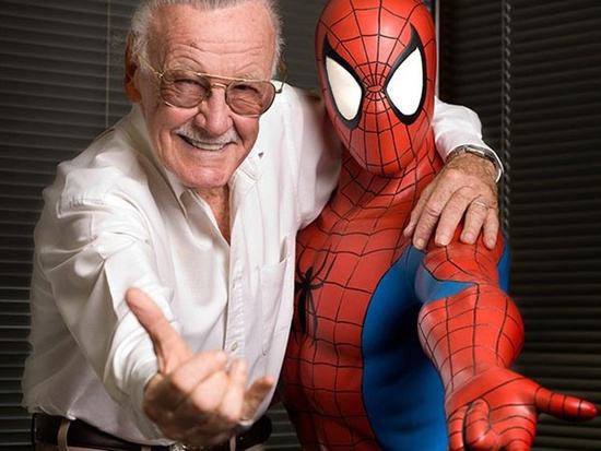 PS4游戏《漫威蜘蛛侠》DLC过场动画结尾：出现追忆漫威之父斯坦李画面