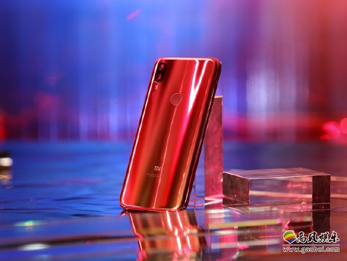 小米发布了旗下首款水滴屏手机小米Play：宣布成功挑战吉尼斯世界纪录