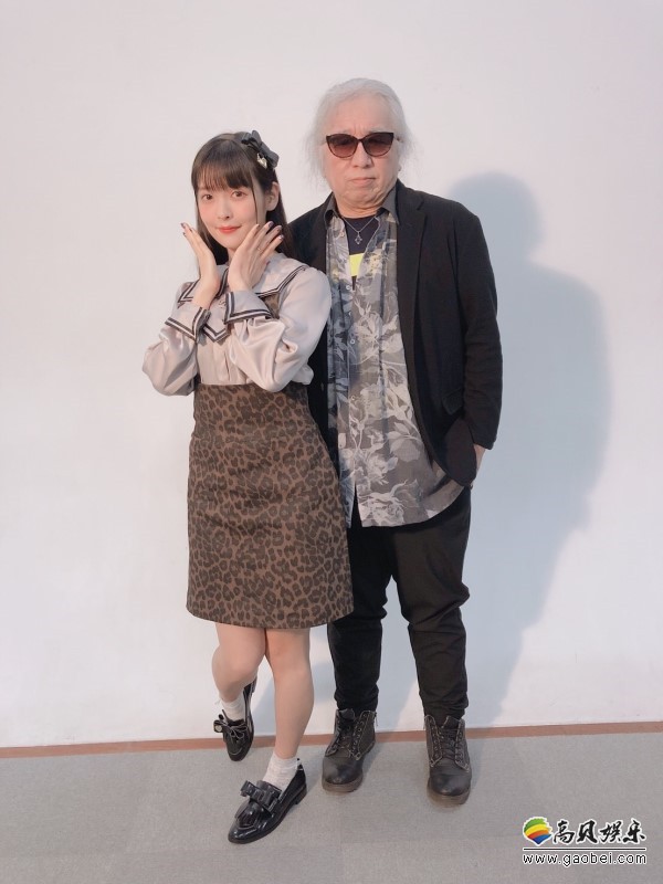 上坂堇近照更新：拜访日本地下摇滚元祖PANTA！晒出了白袜美足福利照